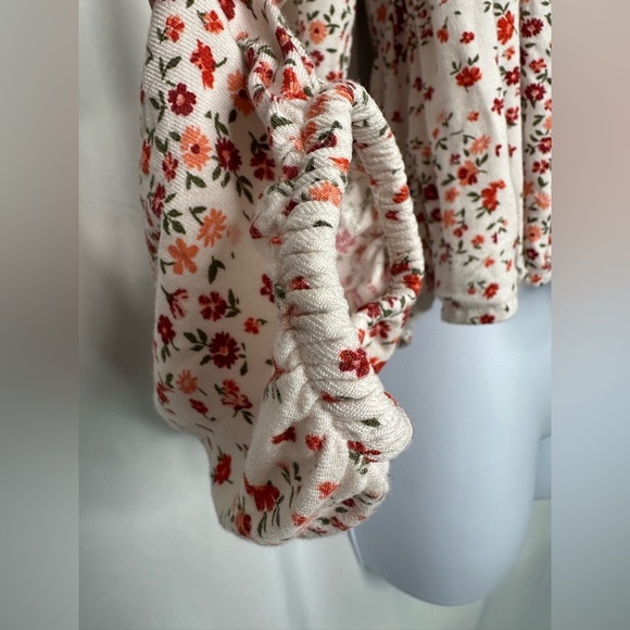 Arizona Jean Company White and Red Floral Blouse (827) - Picture 8 of 12